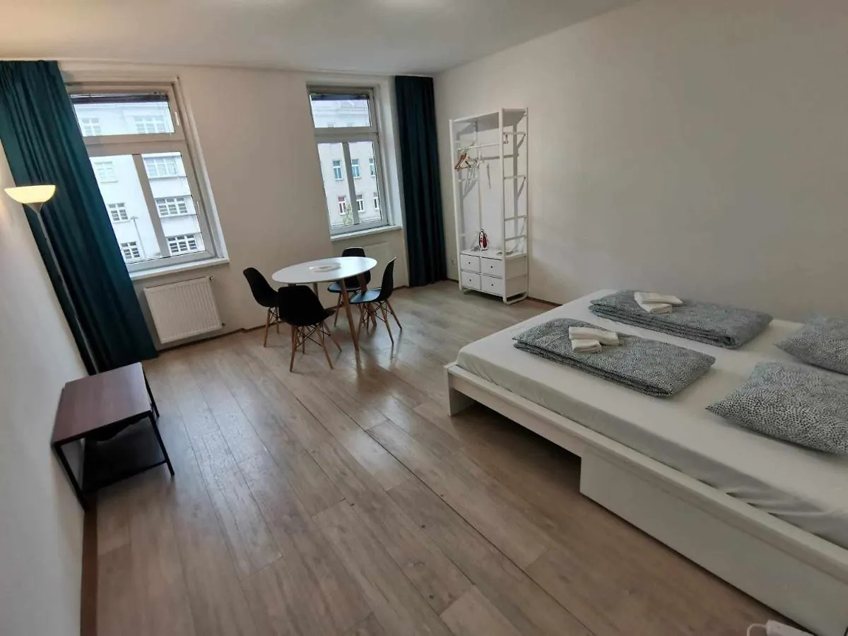 Central Apartment Metro 1 Min. Vienna