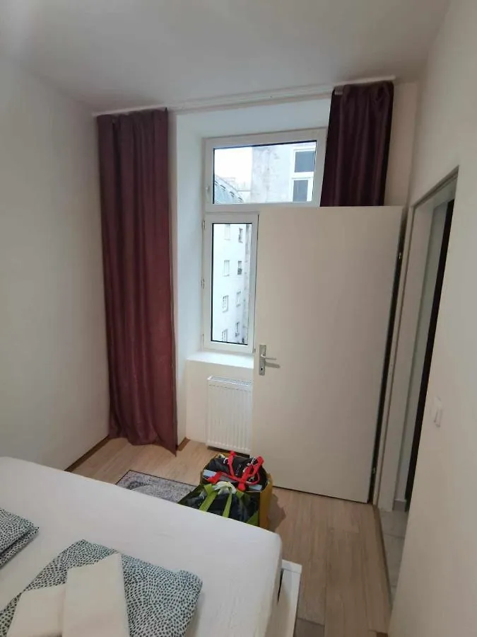 Central Apartment Metro 1 Min. Vienna