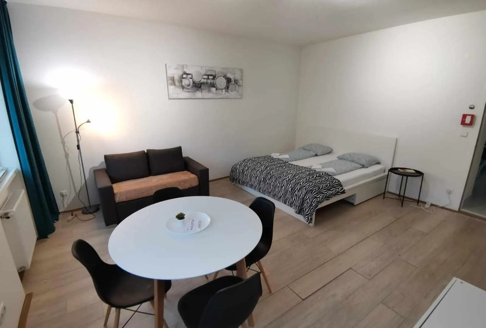 Central Apartment Metro 1 Min. Vienna Austria